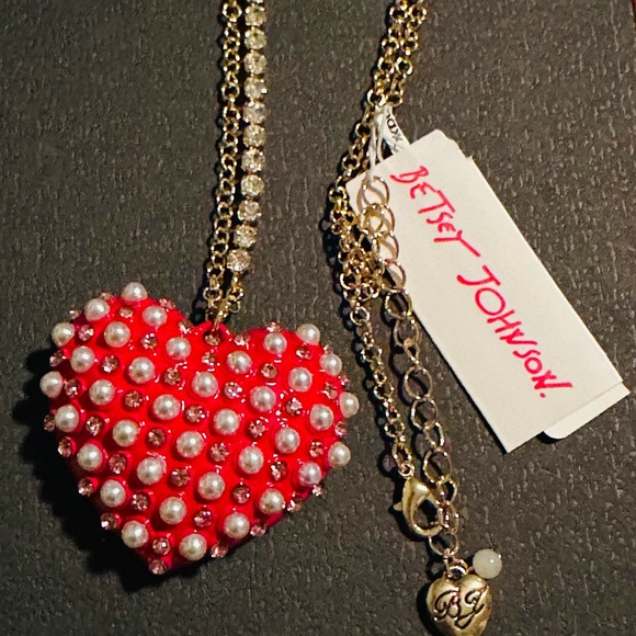 NWT Betsey Johnson Red Heart Pearl Rhinestone Accent Necklace - Picture 3 of 7